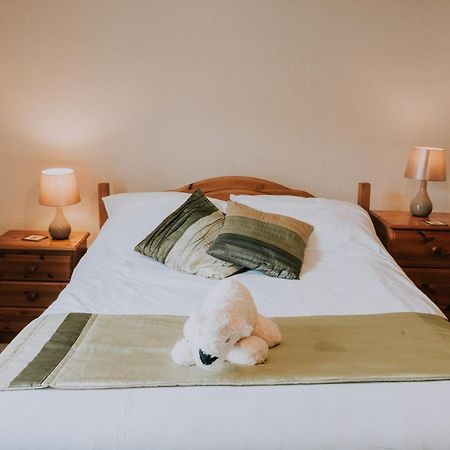 Bed and Breakfast The White Bear Devizes Exteriér fotografie
