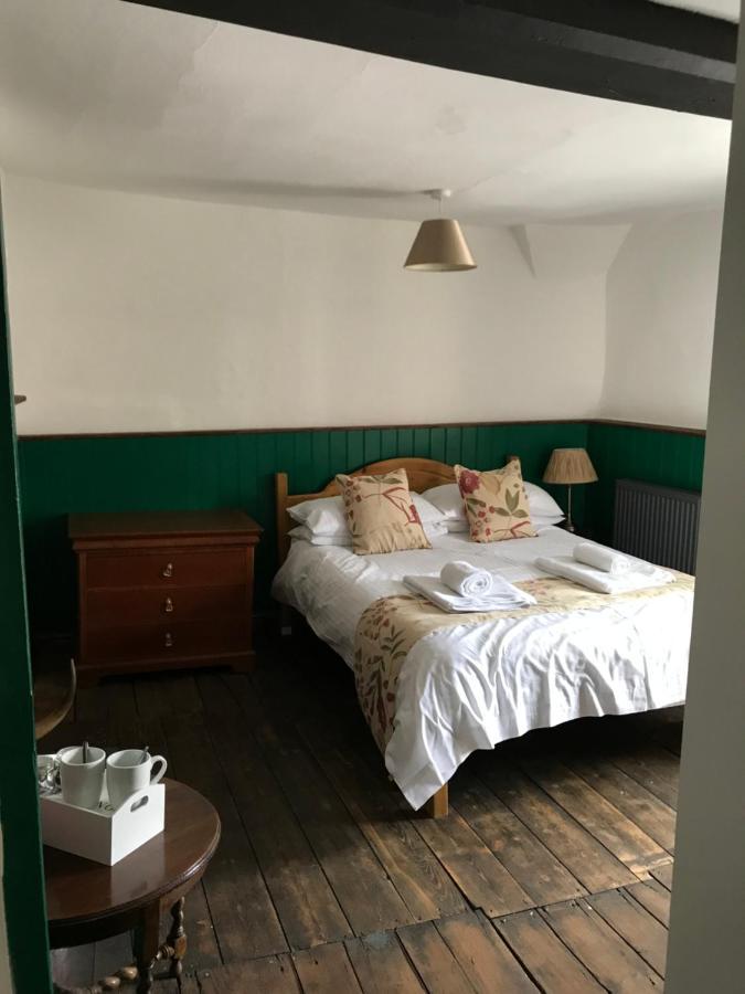 Bed and Breakfast The White Bear Devizes Exteriér fotografie