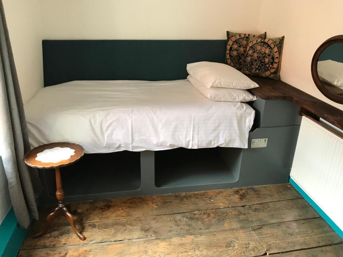Bed and Breakfast The White Bear Devizes Exteriér fotografie
