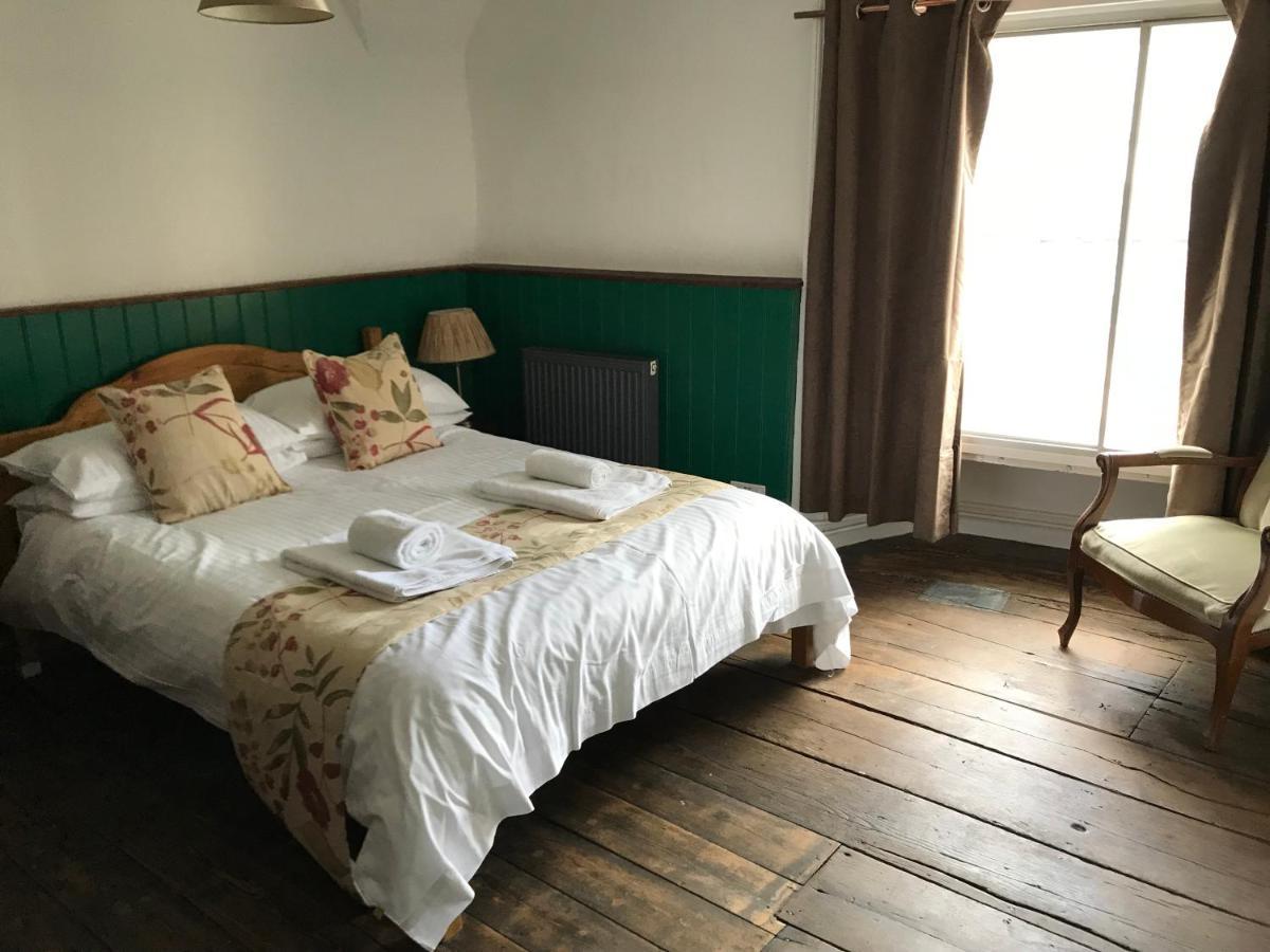 Bed and Breakfast The White Bear Devizes Exteriér fotografie